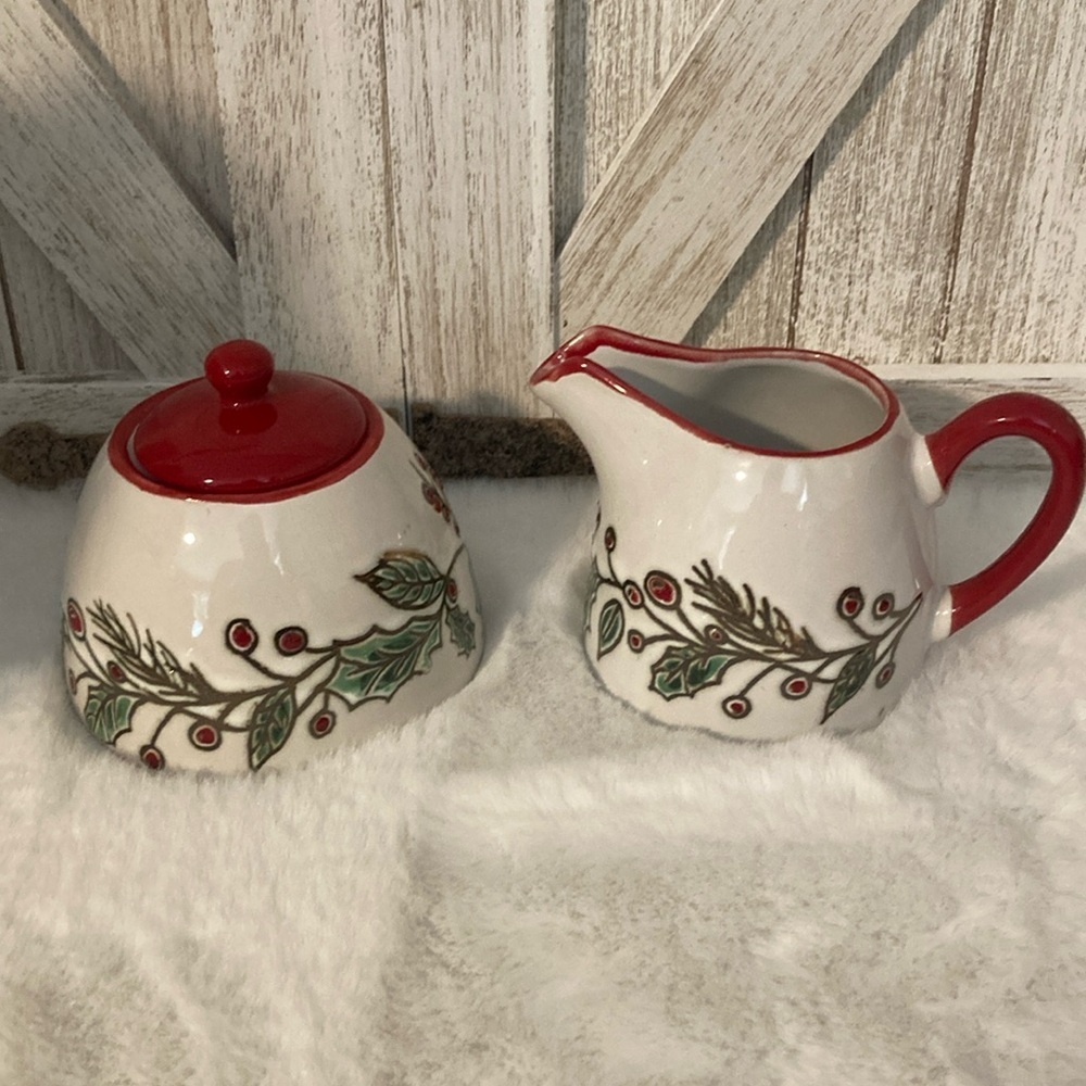 Spectrum Designz Christmas Cream and Sugar Set